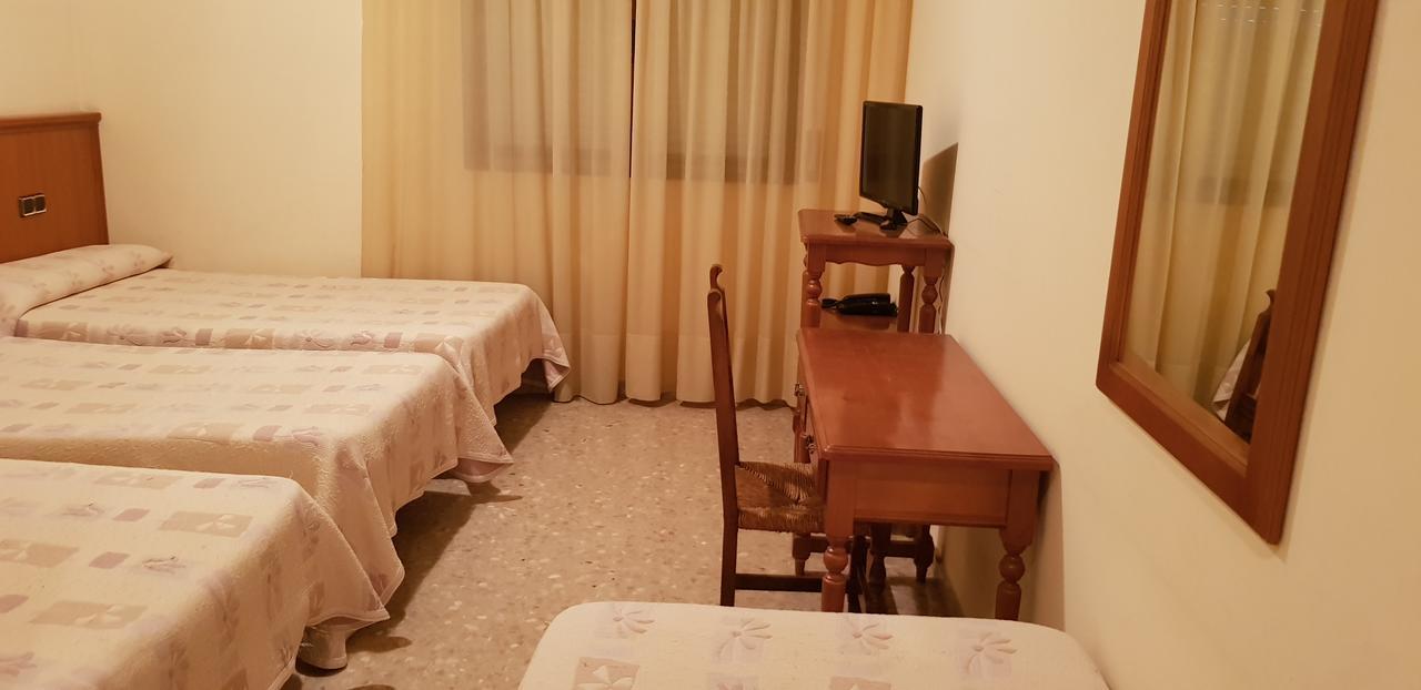Hotel Reina Isabel Lleida Kültér fotó