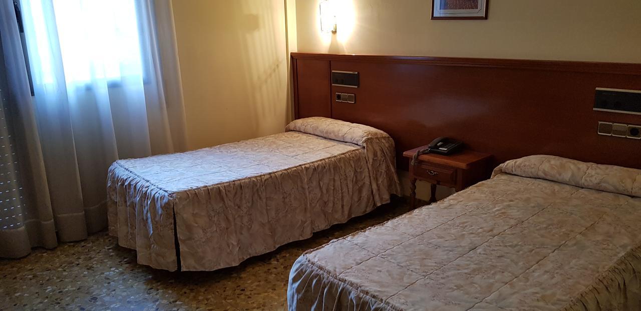 Hotel Reina Isabel Lleida Kültér fotó
